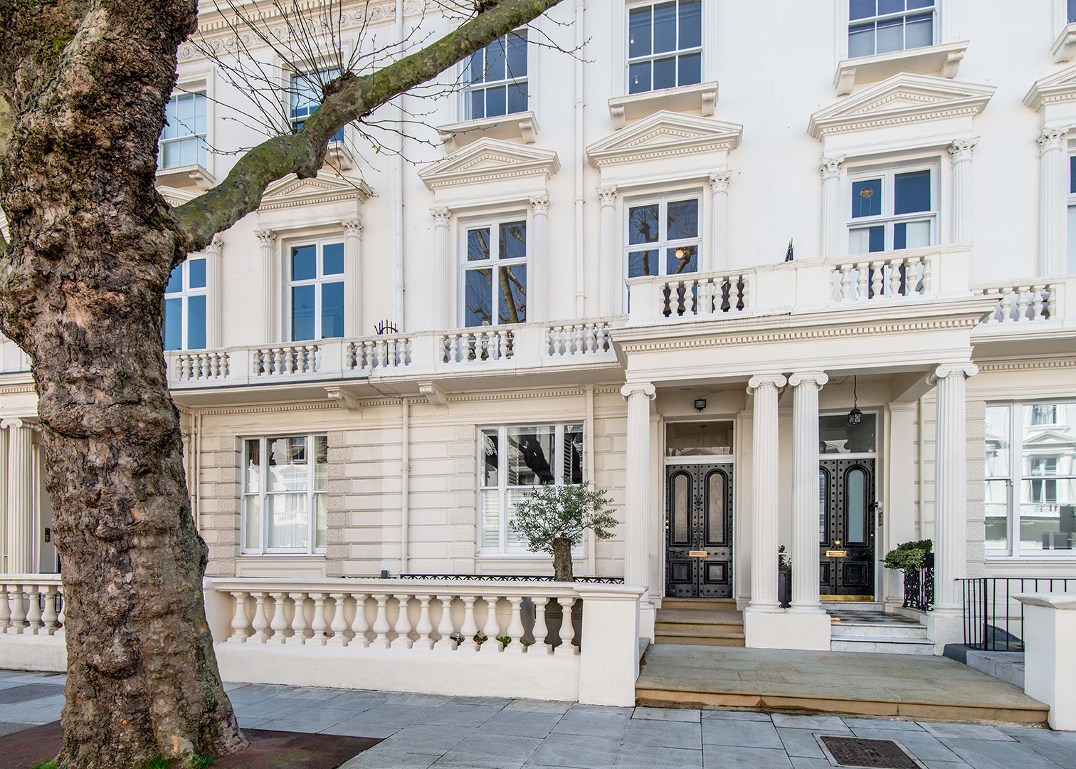 Exterior Photograph W9